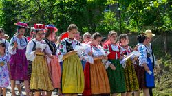Cui îi spunem „La Mulți Ani!” de Rusalii 2025. Numele care își sărbătoresc onomastica pe 8 iunie!