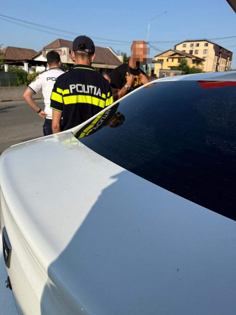 Andrew Tate, oprit de polițiști