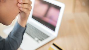 Cum a rămas o femeie din Maramureș fără economiile de-o viață?! Noua metodă de înșelătorie prin care escrocii online i-au furat 60.000 de lei