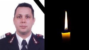 El este Levente, pompierul care a murit nevinovat într-un accident cumplit! Nu a mai putut fi salvat, după ce un șofer băut l-a izbit din plin cu mașina. În urma lui au rămas doi copii orfani de tată: „A plătit cu viața”