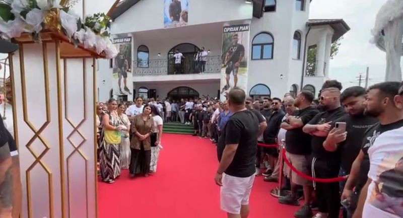 Imagini de la priveghiul lui Laurențiu Duduianu