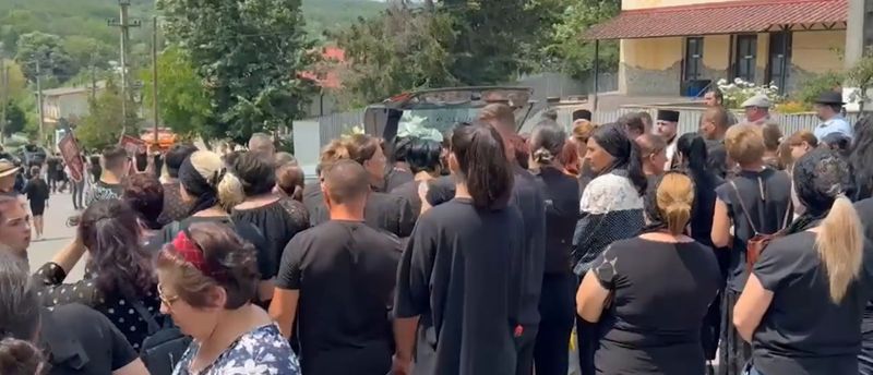 Imagini de la înmormântarea lui Andrei