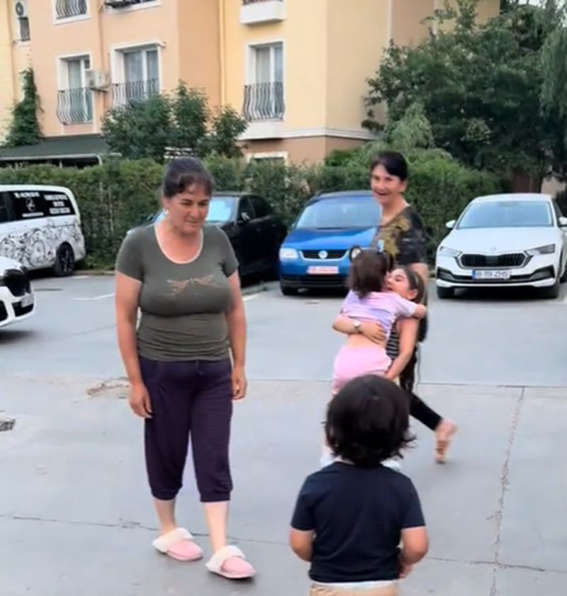 Imagini cu fetița Teodorei