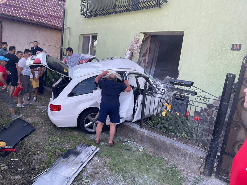 Imagini de la locul accidentului