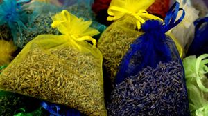 De ce nu este bine să pui săculeți cu lavandă neuscată printre haine