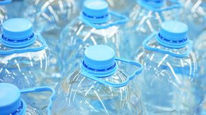 Nereguli grave descoperite de inspectorii ANPC la o firmă din Ilfov! Apa îmbuteliată, contaminată cu bacterii și germeni