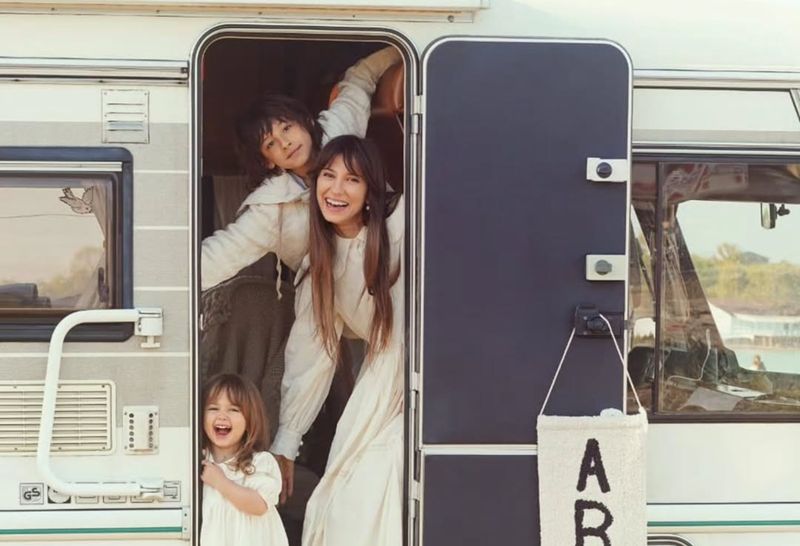 Dana Rogoz cu familia pe bicicletă