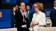 Oana Țoiu, ministrul de Externe, costum de catifea la Summitul NATO