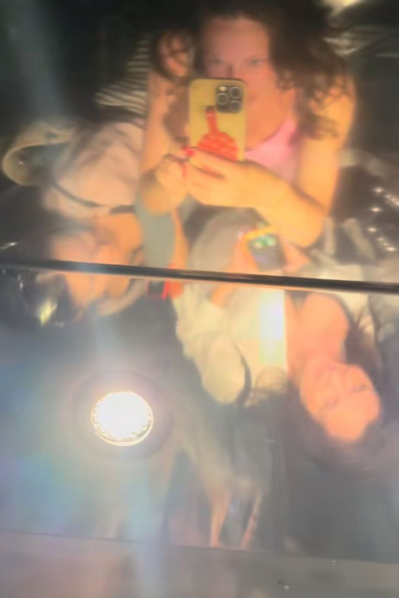 Raluka a rămas blocată în lift într-o clădire din Barcelona