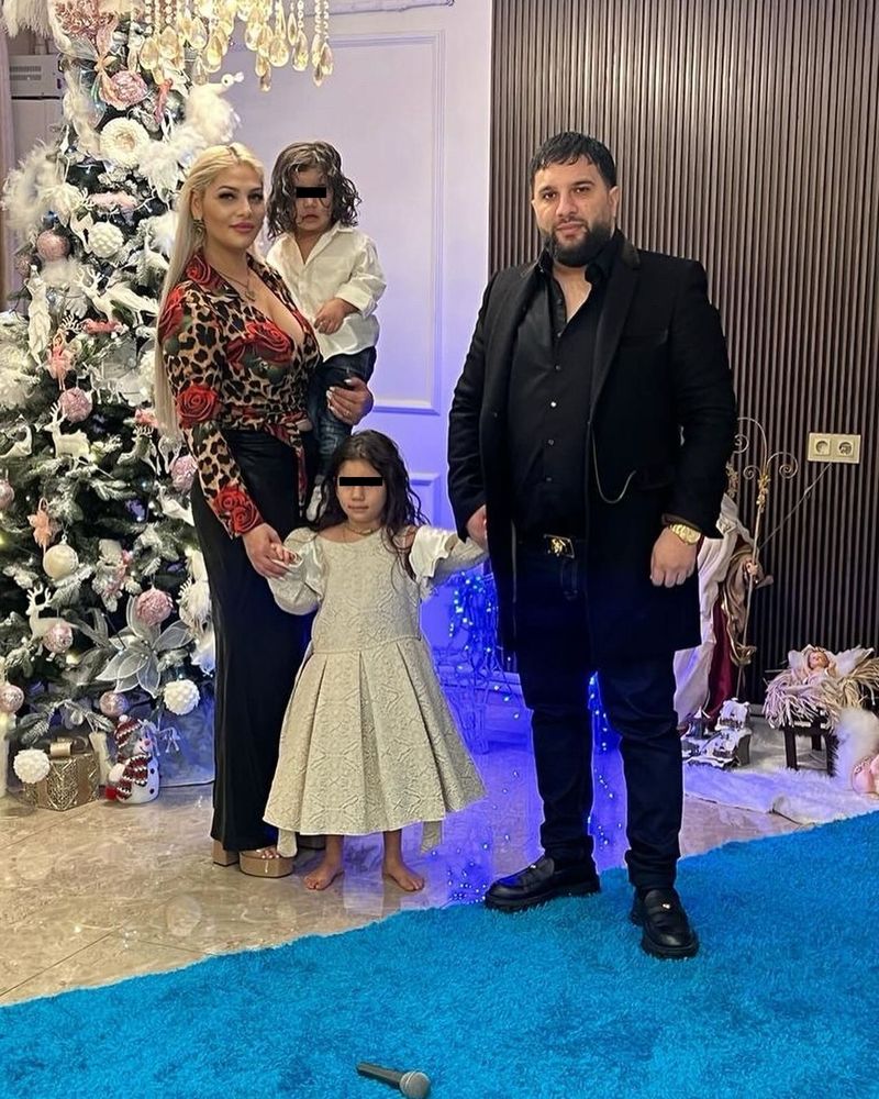 Lambada și Tzancă Uraganu, alături de doi dintre copiii lor