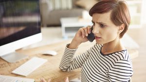 Înșelătoriile telefonice, de domeniul trecutului! Se iau măsuri drastice împotriva escrocilor, iar numerele fixe din străinătate vor fi blocate automat