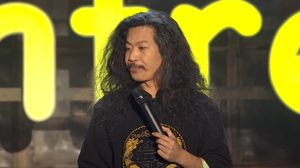 Comediantul Bun Hay Mean a murit, după ce a căzut de la etajul opt al unei clădiri din Paris! Avea 43 de ani și se confrunta cu tulburări mintale