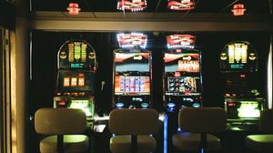 Shining Crown – un slot cu istorie. De ce e atât de popular?