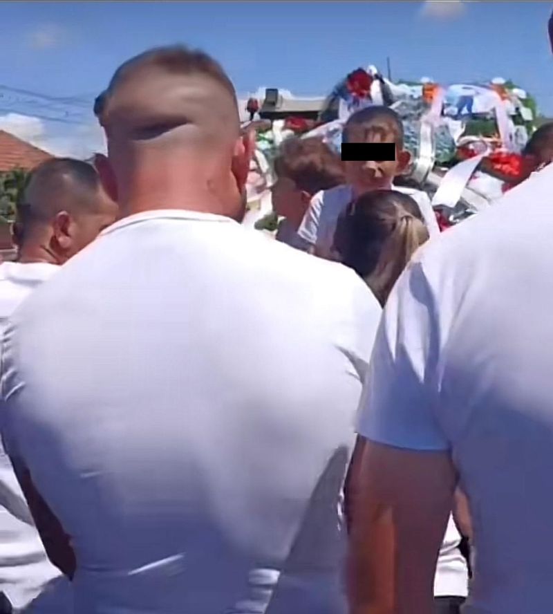 Imagini de la &icirc;nmorm&acirc;ntarea Andei