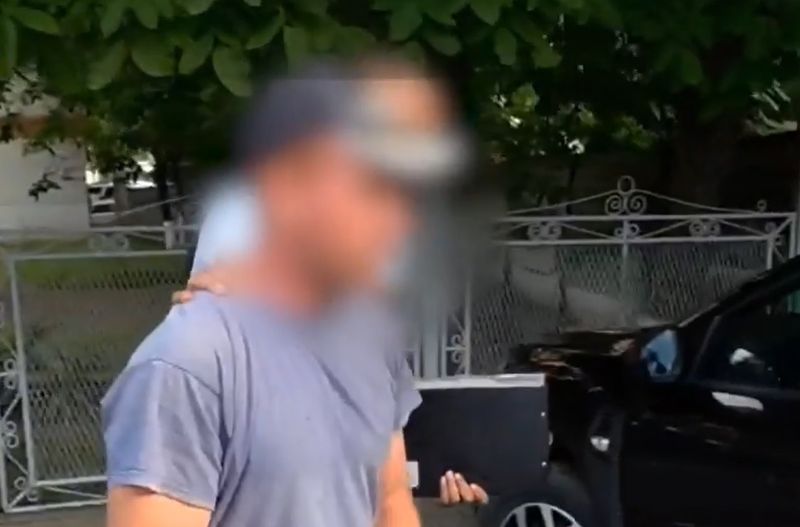 Bărbatul care i-a lovit pe cei doi 