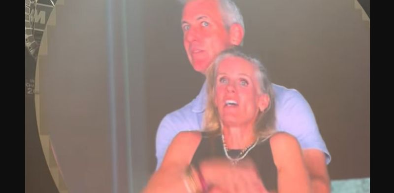 CEO-ul unei mari companii americane, surprins cu amanta la concert