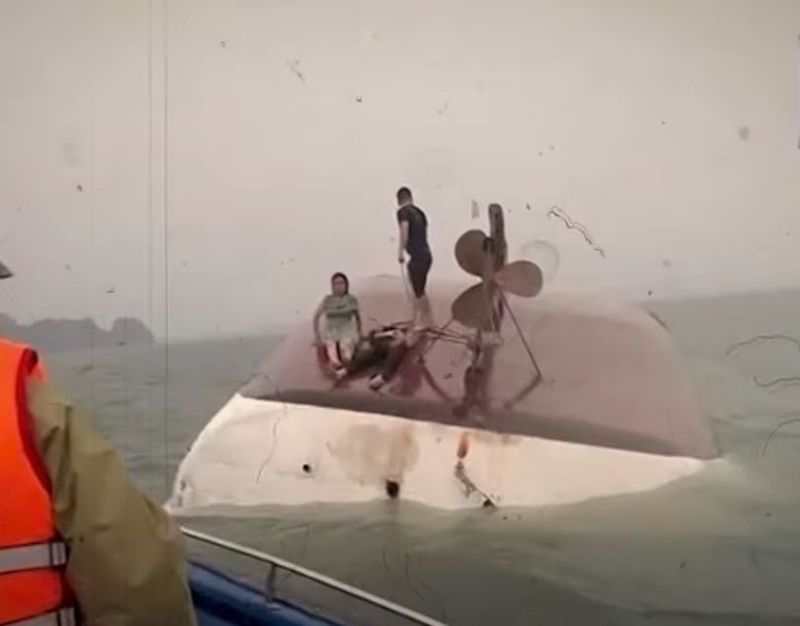 Vaporul care s-a răsturnat în Vietnam Vaporul care s-a răsturnat în Vietnam