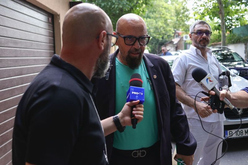 Piedone percheziții