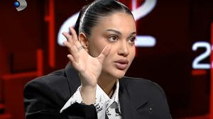 Câte clase are Betty Salam?