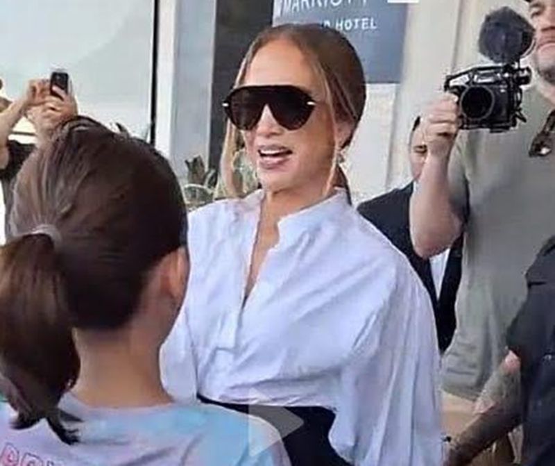 Jennifer Lopez ochelari