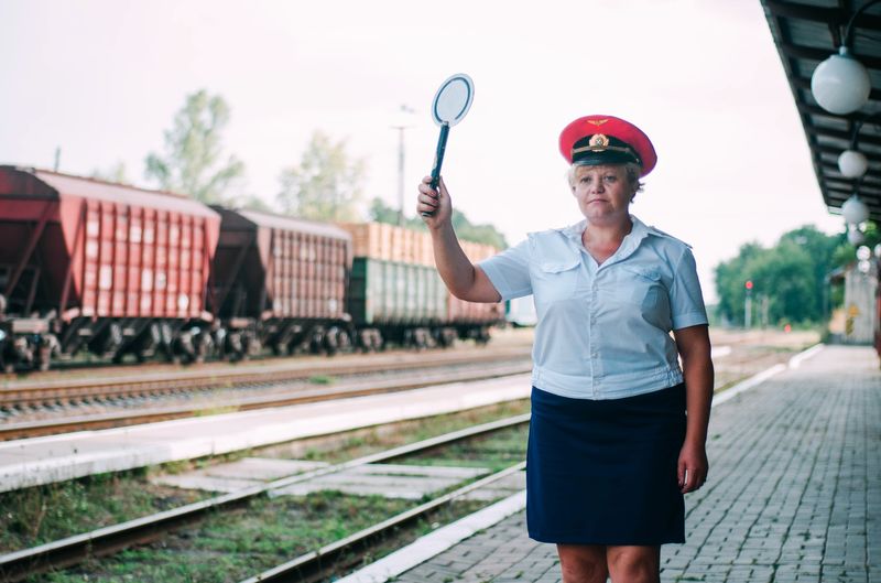 Biletele de tren se scumpesc din august 2025 din cauza majorării TVA-ului 1 Angajată CFR