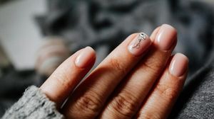 Manichiura cu gel acasă: Pași simpli și produse necesare pentru un rezultat profesional.