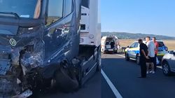 Accident cumplit la Bârlad! Un șofer în vârstă de 55 de ani a murit strivit, după ce mașina pe care o conducea a intrat sub un TIR