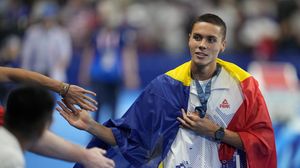 David Popovici nu a plecat doar cu medaliile de aur din Singapore! Suma uriașă încasată de sportivul român după Campionatul Mondial de Natație