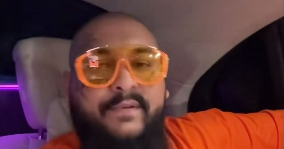 Dani Mocanu reacționează la comentariile despre ținuta lui transparentă de la ultimul concert! Artistul le-a dat o replică usturătoare răutăcioșilor: „Ar trebui să vă haladiți un pic”