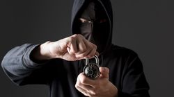 Trei bărbați au fost reținuți de polițiști după ce ar fi furat un seif cu 20.000 de euro, în București! Cel de-al patrulea suspect este în continuare căutat