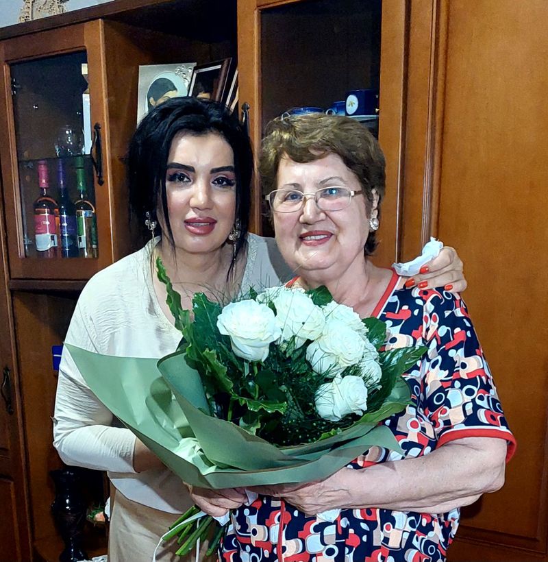 Adriana Bahmuțeanu și mama sa
