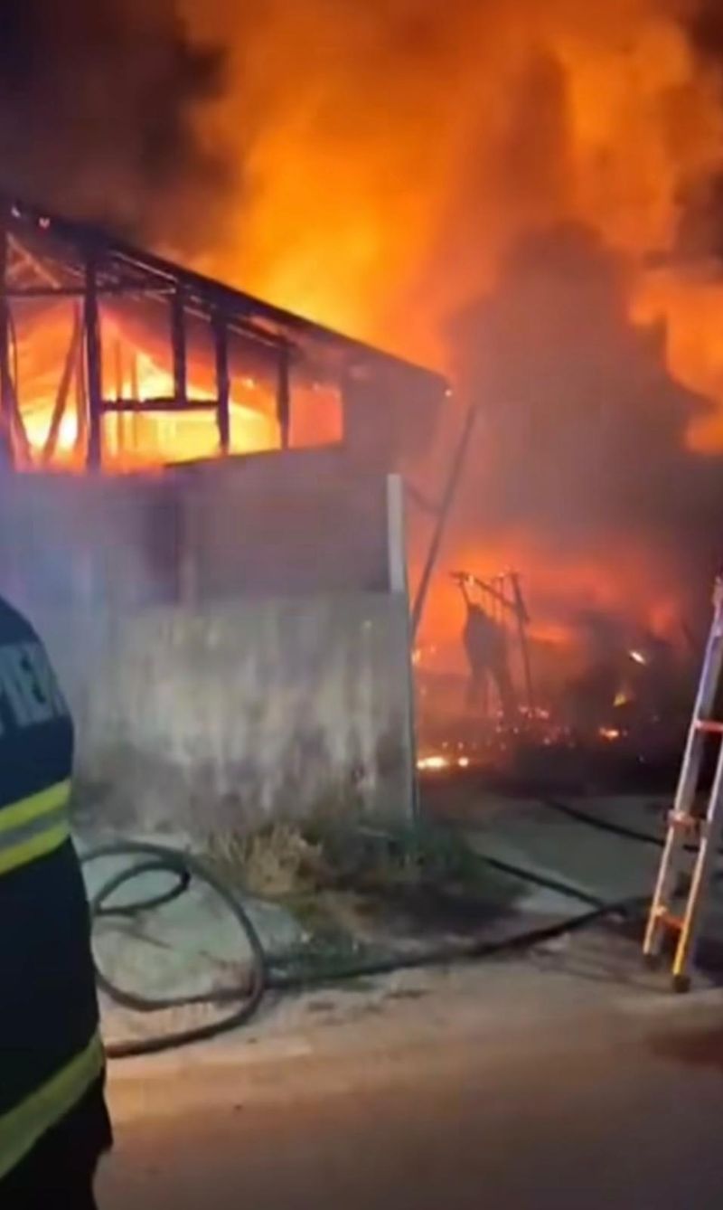 Imagini de la locul incendiului