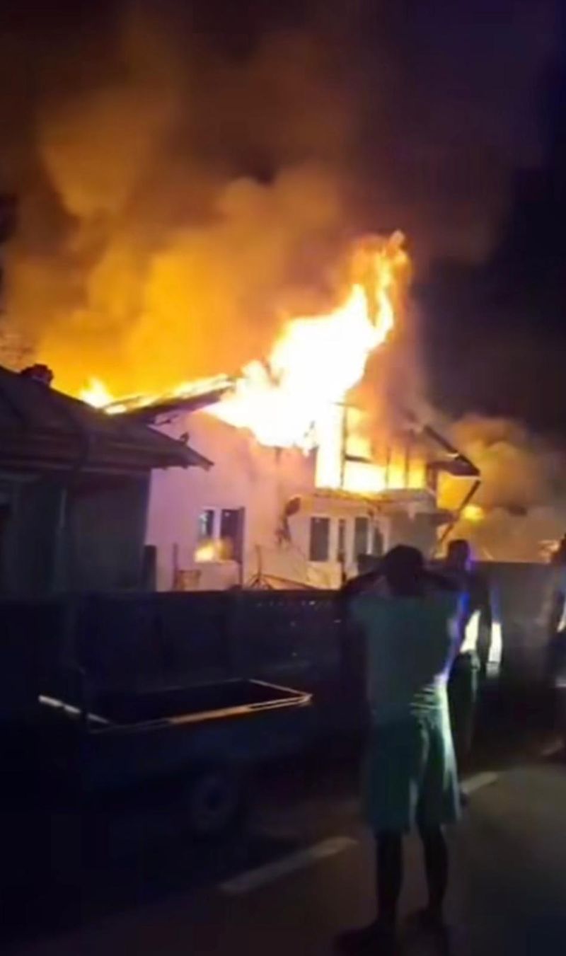 Imagini de la locul incendiului