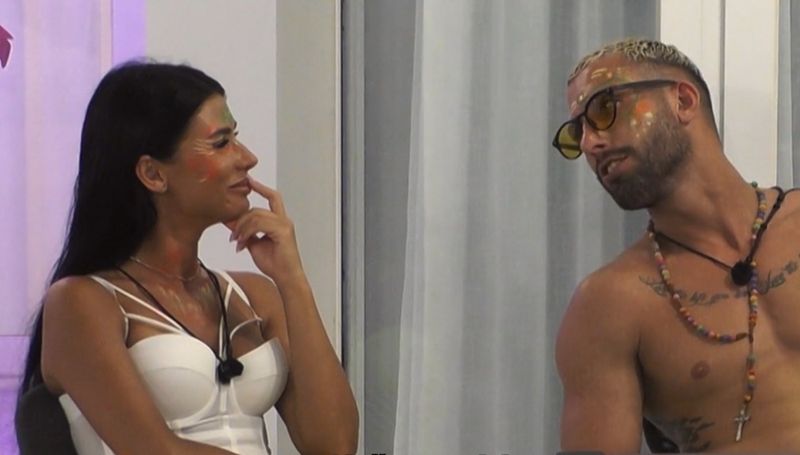 bianca si ispita mattia