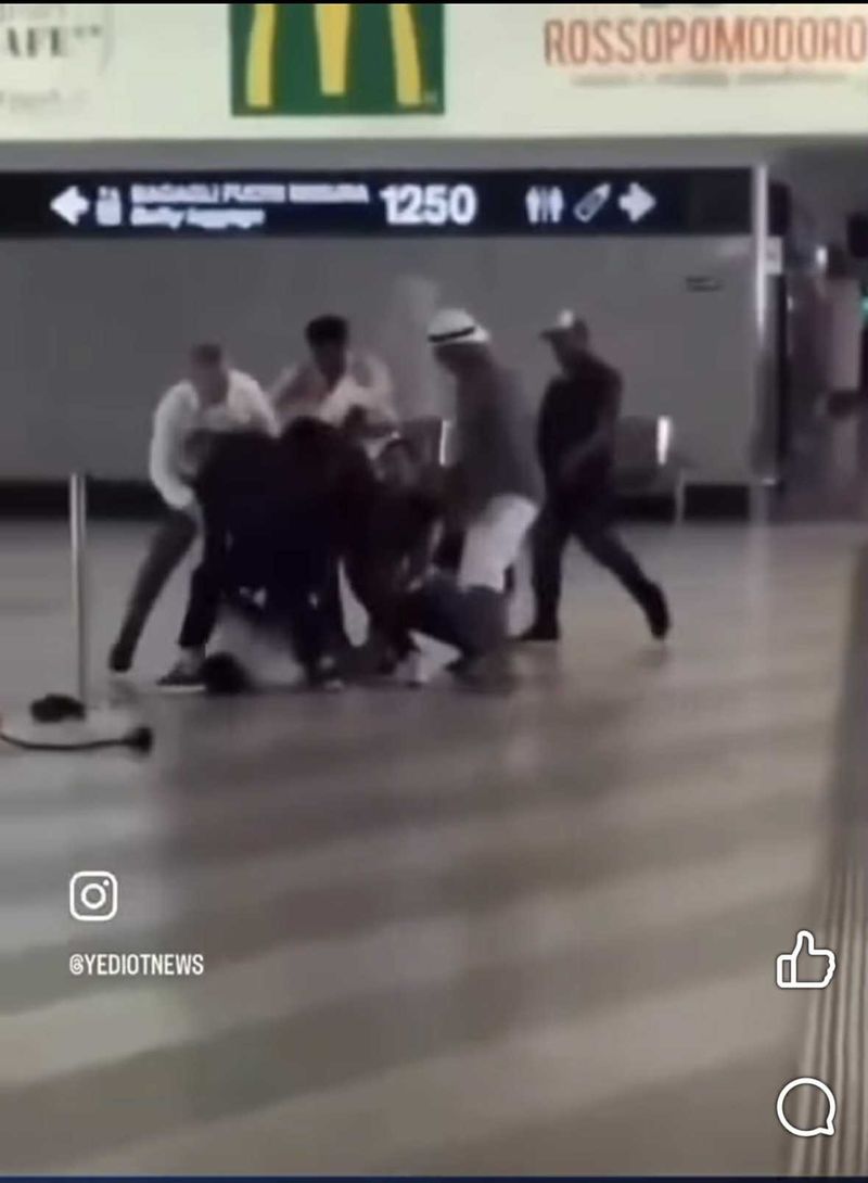Imagine din timpul atacului din Aeroportul Malpensa  Imagine din timpul atacului din Aeroportul Malpensa