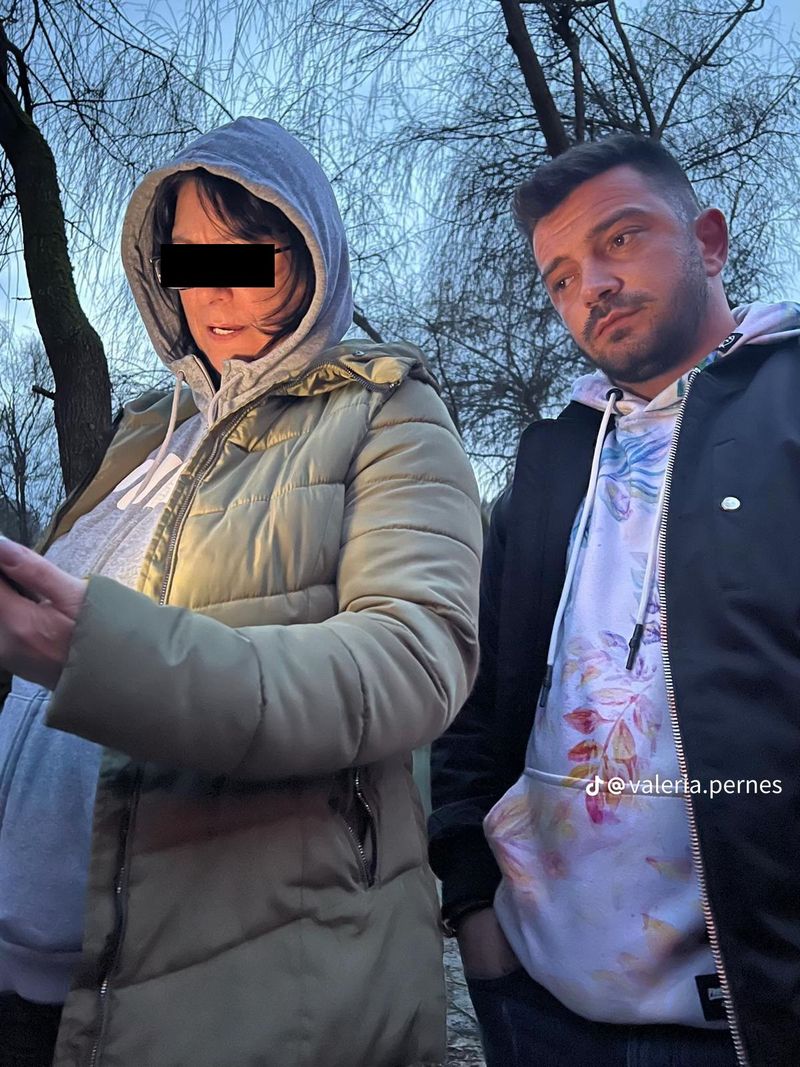 Andrei Perneș și mama sa