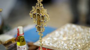 Programul slujbelor de Ziua Crucii 2025. Lista bisericilor care poartă hramul Înălțarea Sfintei Cruci