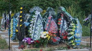 se interzic coroanele funerare