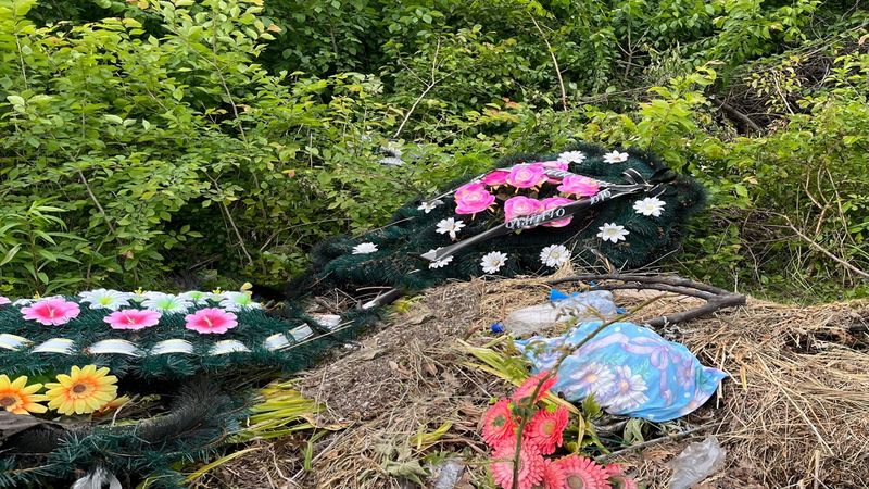 se interzic coroanele funerare