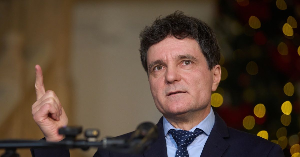 Nicușor Dan, blocat la Paris încă de ieri! Avionul nu poate decola din cauza condițiilor meteorologice