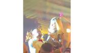 Loredana Groza și Adrian Minune s-au sărutat pe scenă