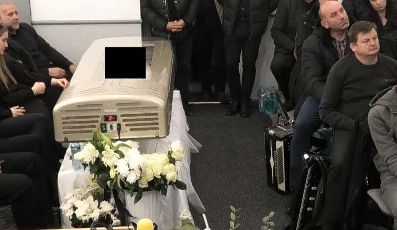 Imagini de la înmormântarea Amaliei