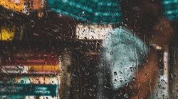 Autoritățile, îndemn clar pentru locuitorii din zonele cu cod roșu de ploi: „Pentru siguranța voastră și a celor dragi...”. Oamenii, sfătuiți să activeze mesajele RO-Alert și să fie pregătiți pentru fenomene meteo extreme