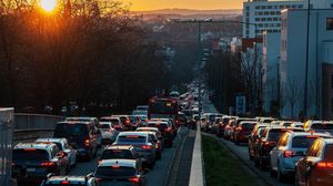 Propunerea unui consilier PSD i-a scos din minți pe șoferi! Taxă de acces pentru mașinile care nu sunt înmatriculate în București sau Ilfov