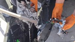 Doi polițiști din Mehedinți au fost la un pas de tragedie! Au simțit miros de ars în mașină și au oprit imediat pe dreapta: "Nu mică le-a fost mirarea când au descoperit că, în interiorul uneia dintre portiere, era montat..."