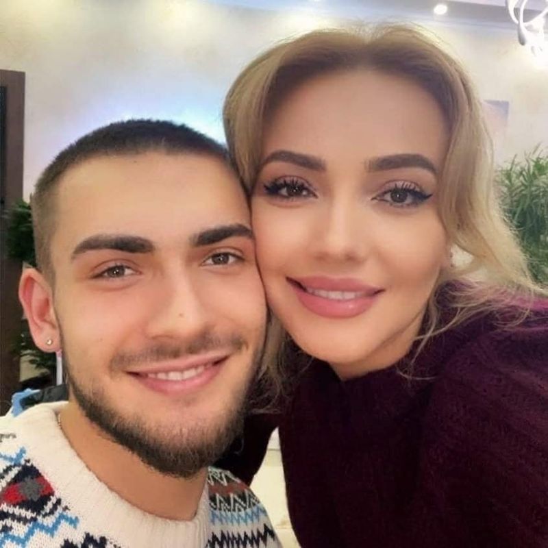 Adriana Ochișanu și fiul ei