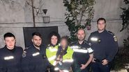 Fetiță de 3 ani, găsită singură și desculță pe stradă