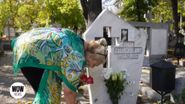 Ioana Tufaru, la mormântul mamei ei