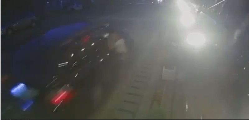 Momentul în care Romina este târâtă cu mașina