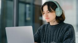 (P) Cum au devenit căștile wireless un accesoriu indispensabil în viața de zi cu zi